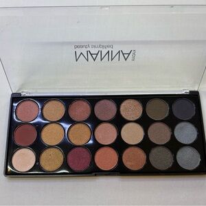 Manna Kadar Beauty 21 Shade Pressed Eyeshadow Palette Luxe Shadow Set